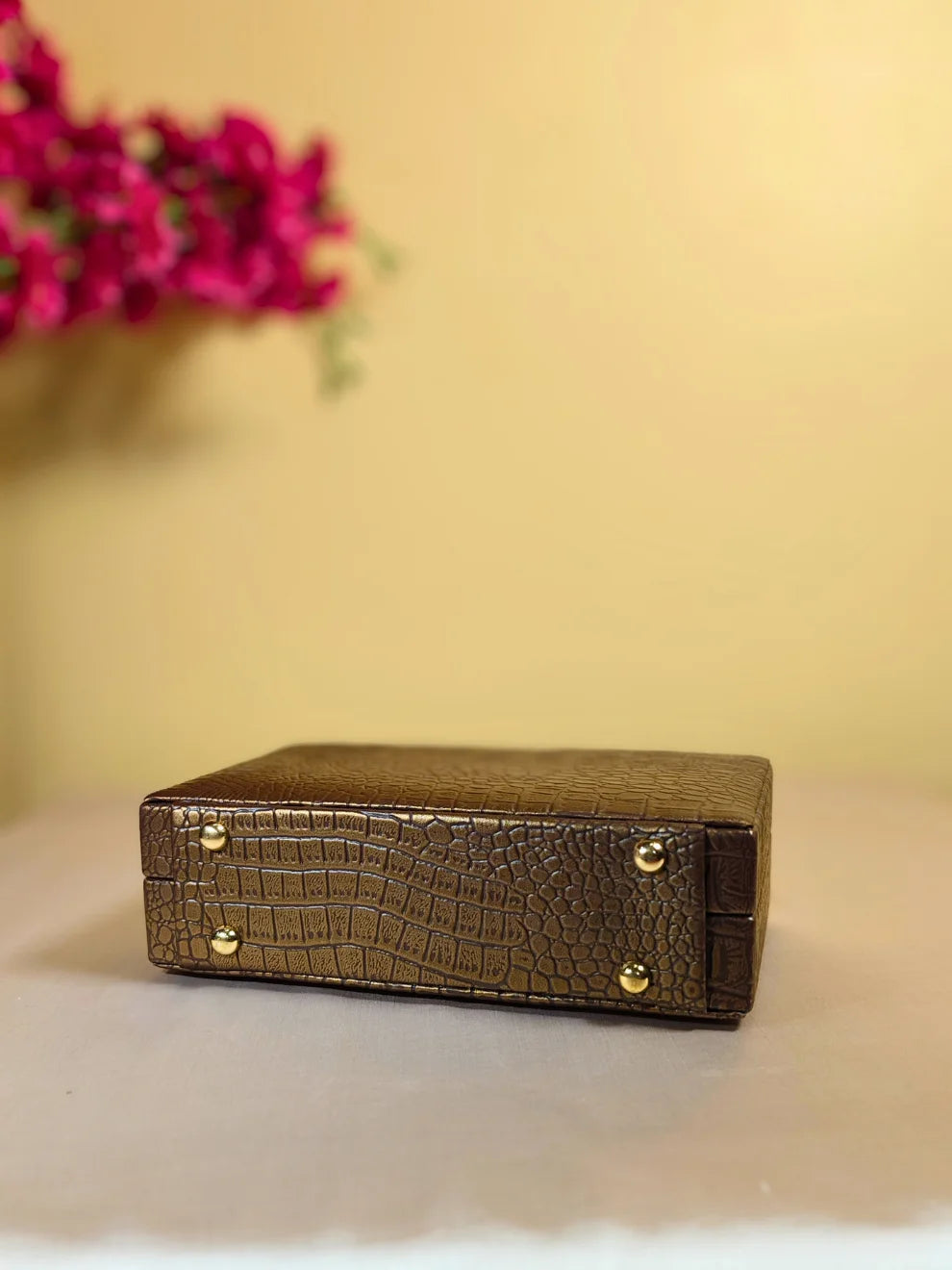 Croc-Embossed clutch-Brown