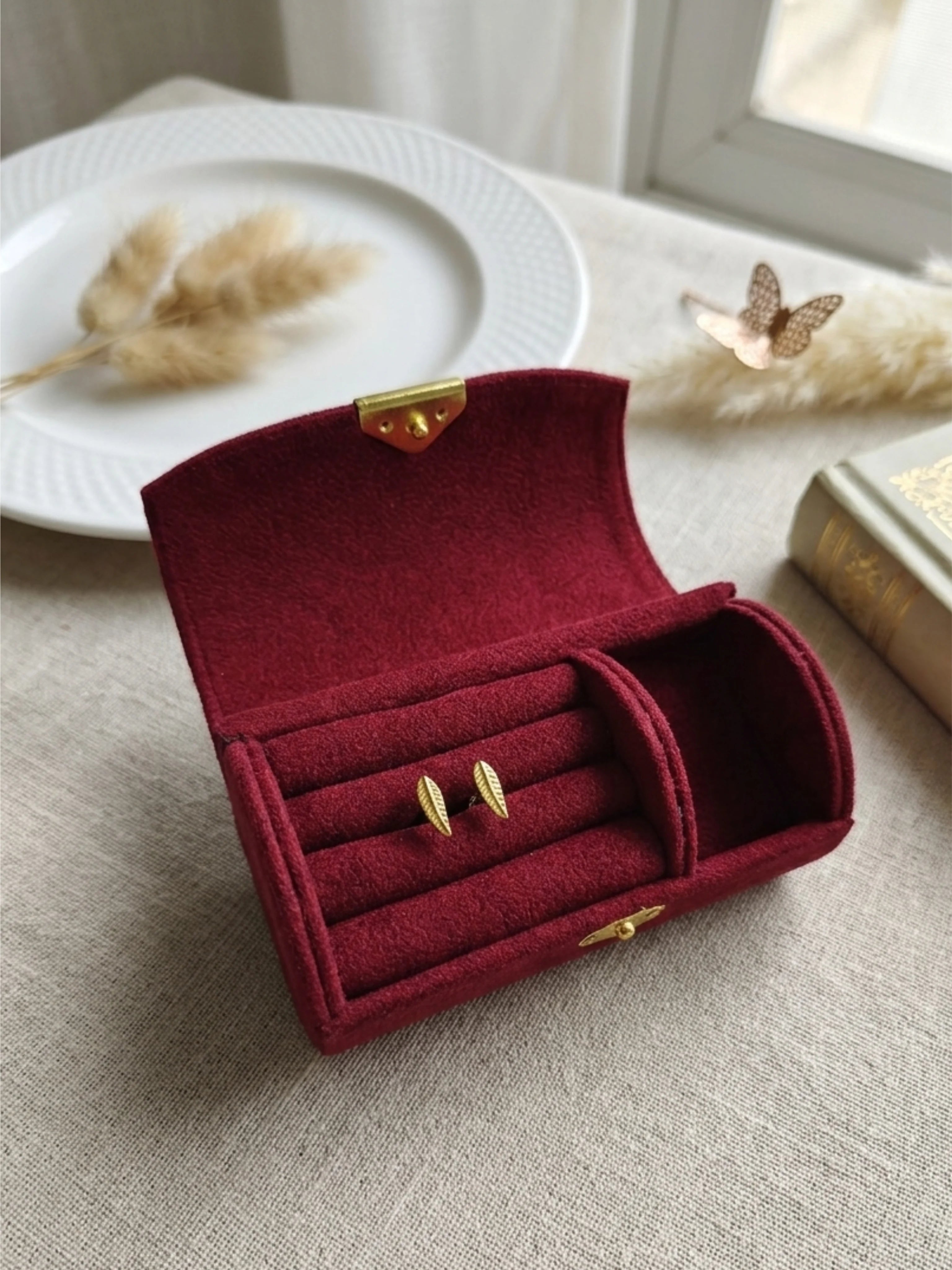 Gold Leaf Studs✨