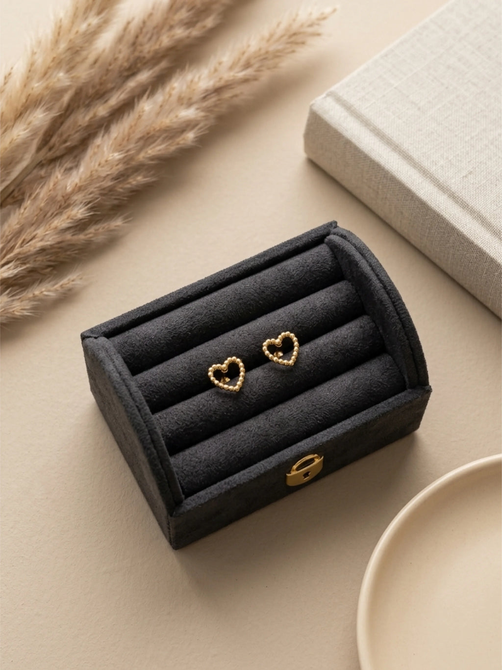Heart studs✨