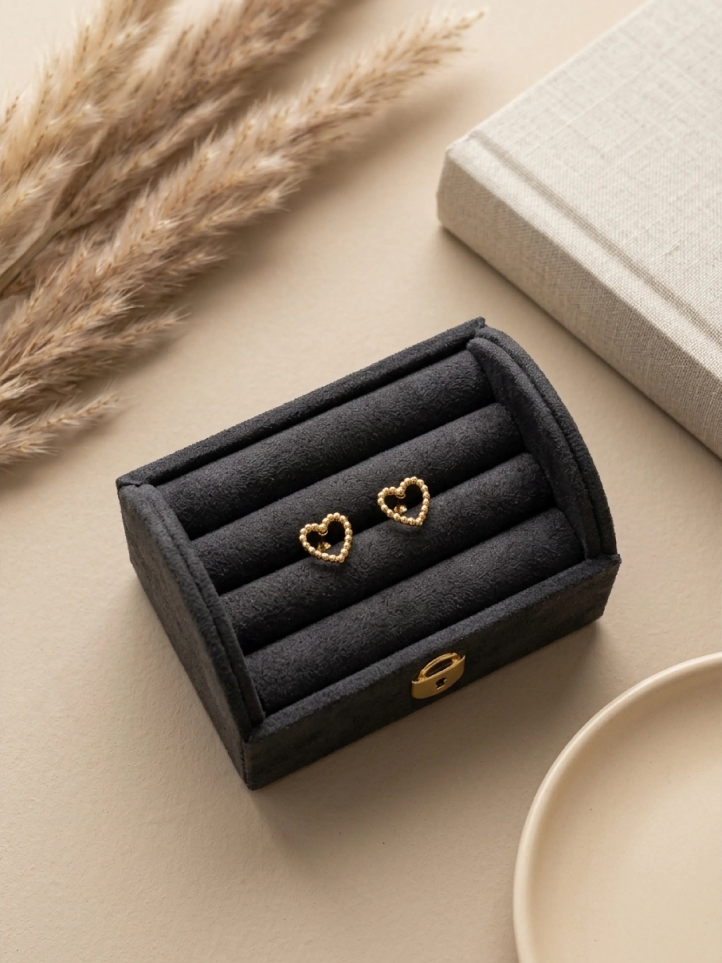 Heart studs✨