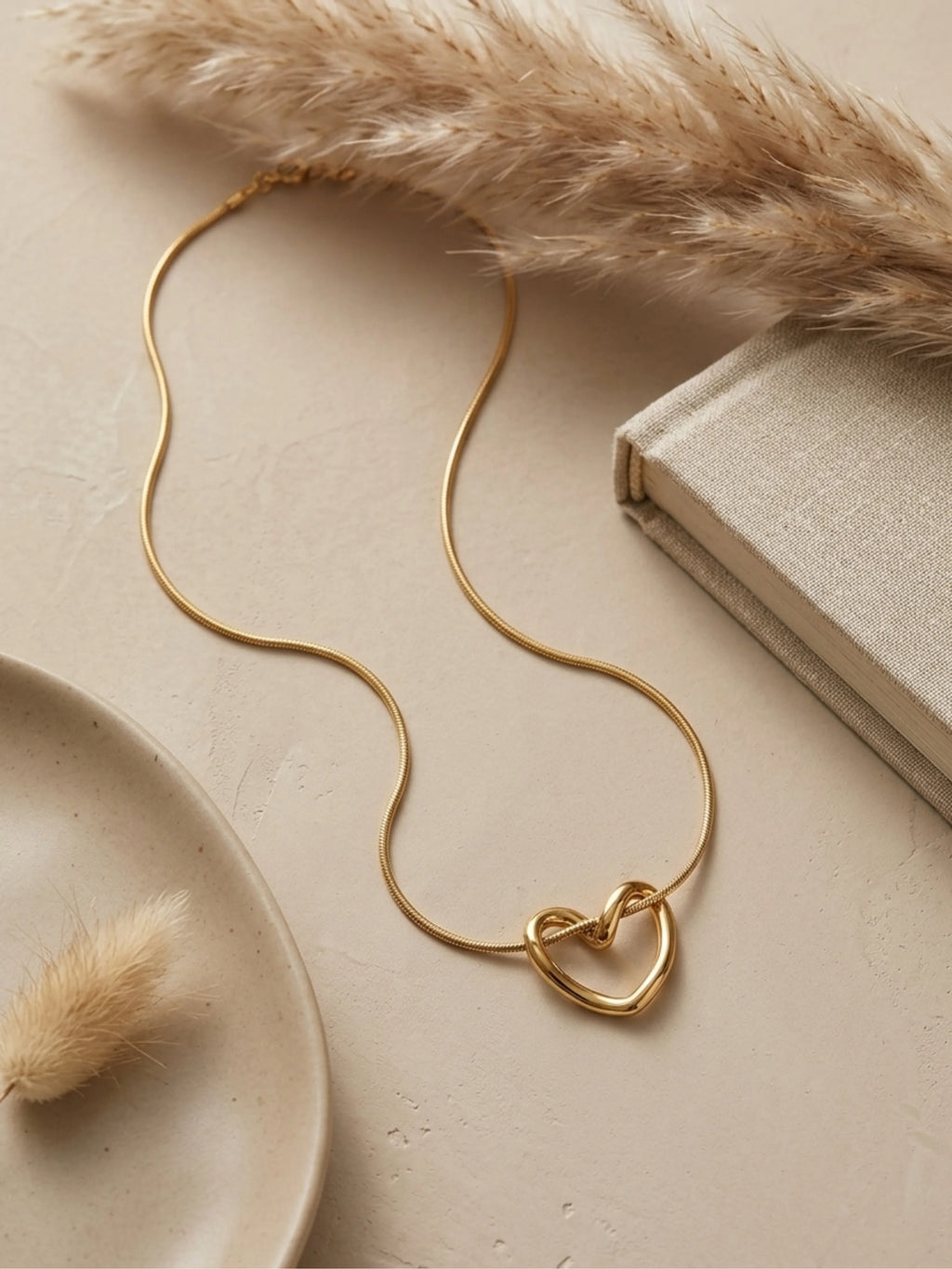 Golden Heart outline Pendant✨