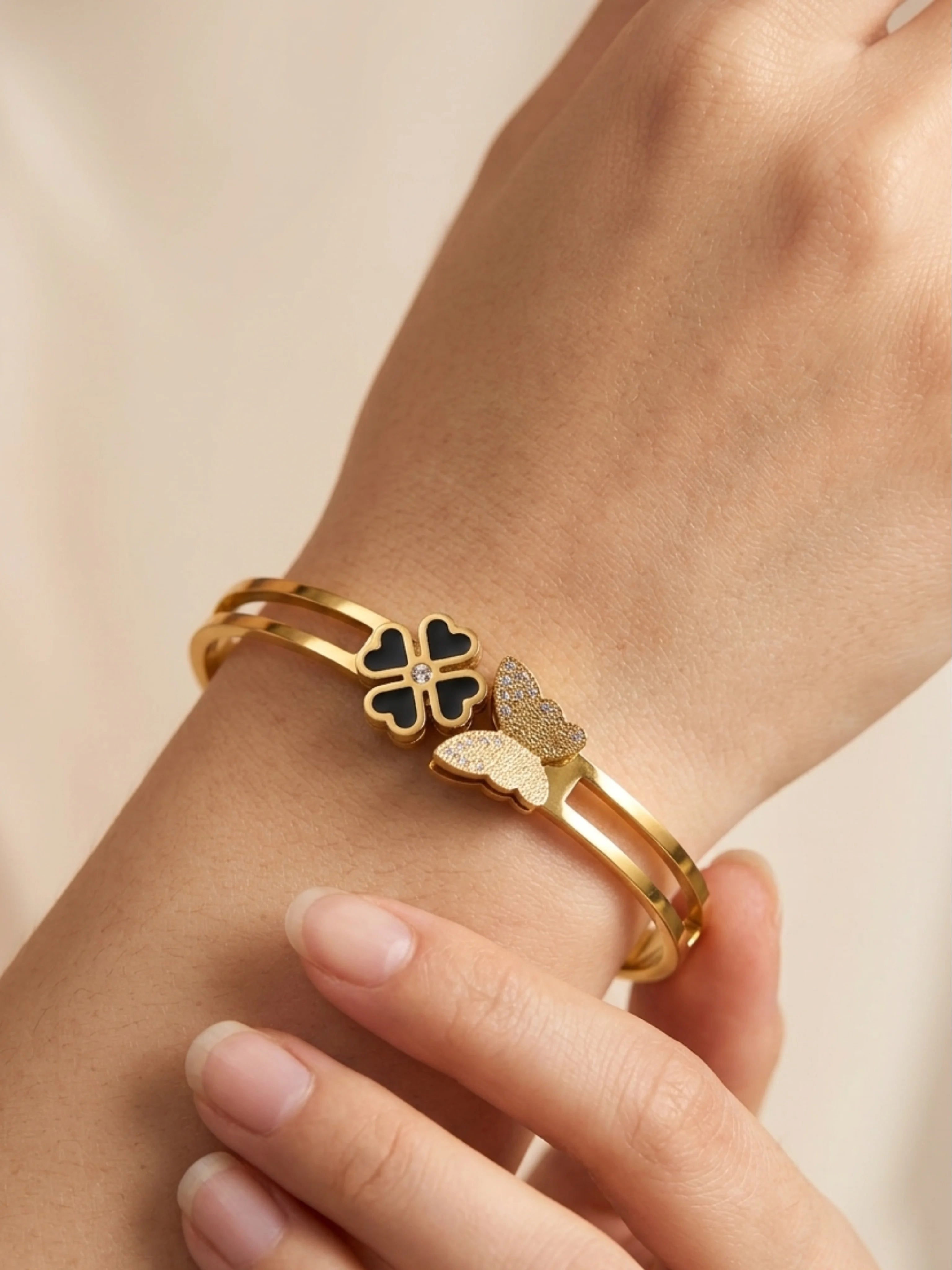 Clover Charm Handcuffs✨
