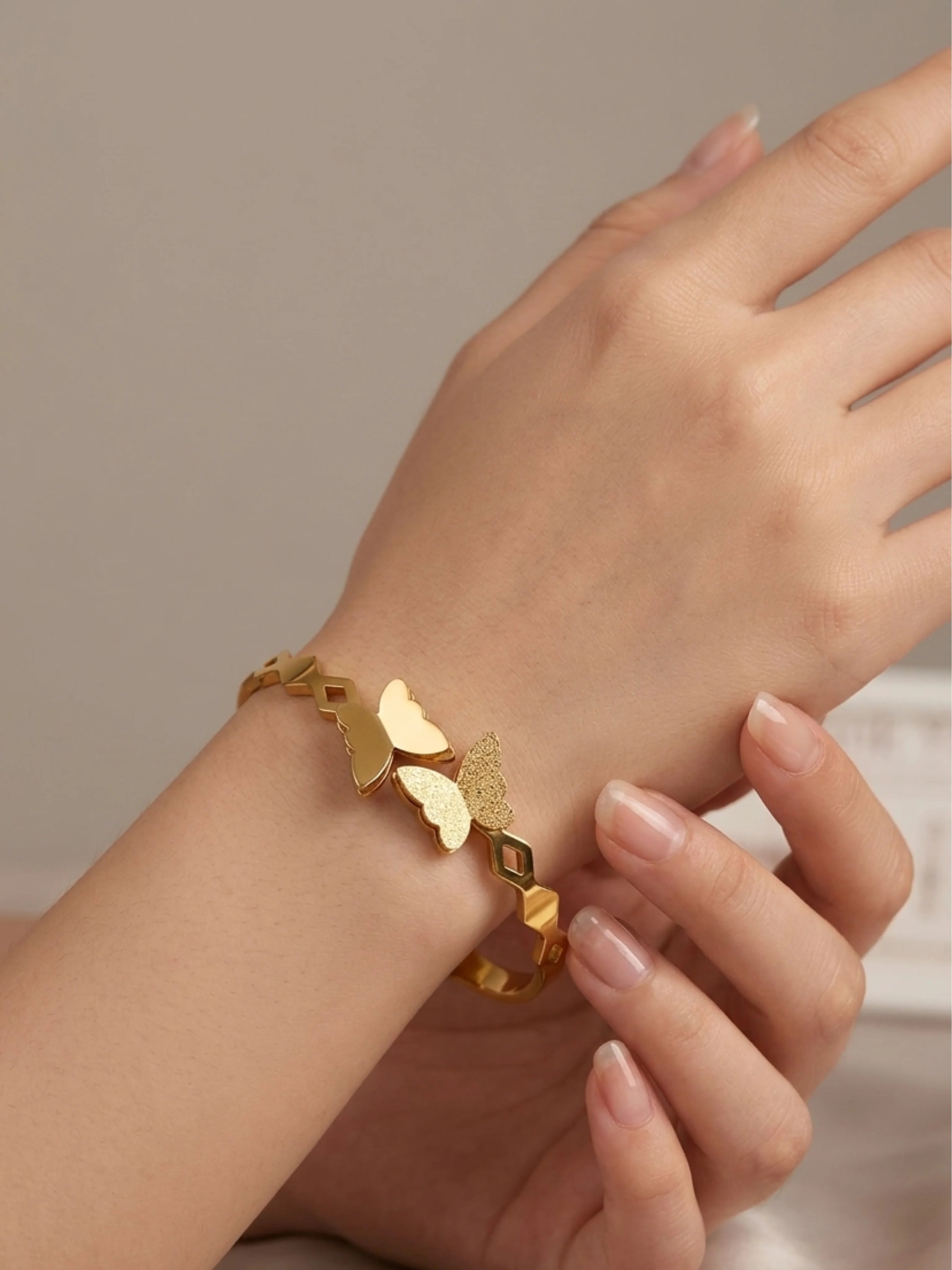 Butterfly Wave Handcuffs✨