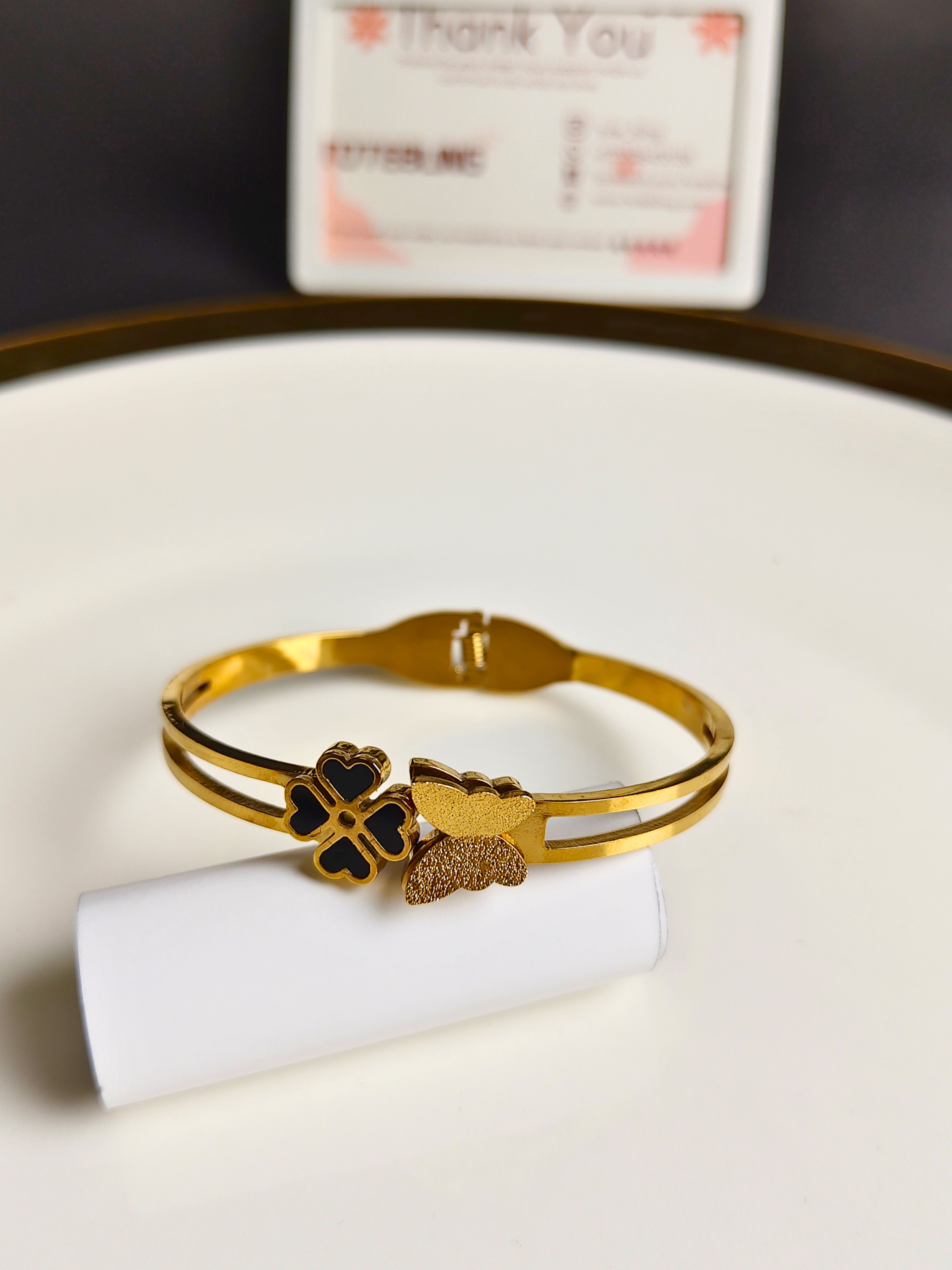 Clover Charm Handcuffs✨