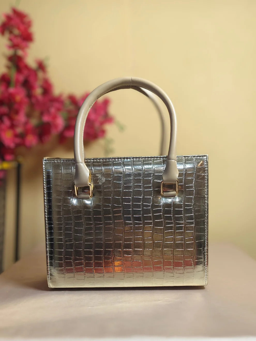 Glossy Croc-pattern Handbag-Golden